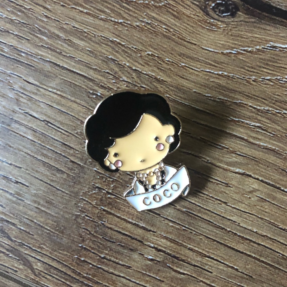 NWT COCO CHANEL Likeness Enamel & Metal Pin - Picture 1 of 8